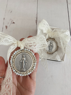 Cunero Virgen Milagrosa bordado - comprar online