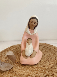 Imagen virgen con niño regazo rosa (NO SE ENVIA POR CORREO ARGENTINO) - Manantial de Luz