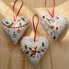 Kit de Bordado 3 Corações de Natal - Bordado Que Amo