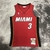 Camiseta Miami Heat Dwyane Wade 2005/06 Swingman - M&N Hardwood Classics - Vermelho+Preto