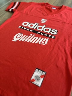 Remera de Algodón Retro ‘95 Cuello en V en internet