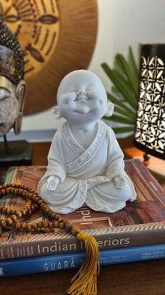 budas-buda-decoracao-com-budas-alma-livre-store-decoracao-de-interiores-ambiente-zen-misticismo-budismo-hinduismo-significado-de-buda-buda-de-marmorite-sidarta-gautama-monge-sorridente
