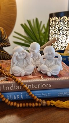 trio-de-budas-buda-decoracao-com-budas-alma-livre-store-decoracao-de-interiores-ambiente-zen-misticismo-budismo-hinduismo-significado-de-buda-budas-de-marmorite-sidarta-gautama-trio-da-sabedoria