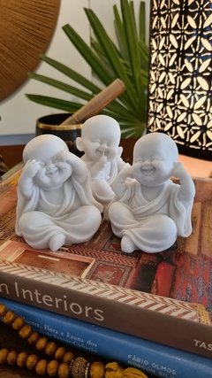 trio-de-budas-buda-decoracao-com-budas-alma-livre-store-decoracao-de-interiores-ambiente-zen-misticismo-budismo-hinduismo-significado-de-buda-budas-de-marmorite-sidarta-gautama-trio-da-sabedoria