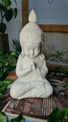 buda-marmorite-rezando-decoracao-budista-buda-decorativo-de-marmorite-alma-livre-store-decoracao-zen