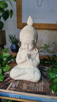 buda-marmorite-rezando-decoracao-budista-buda-decorativo-de-marmorite-alma-livre-store-decoracao-zen