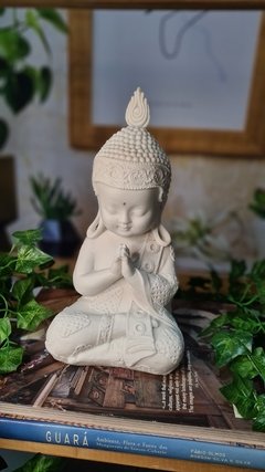 buda-marmorite-rezando-decoracao-budista-buda-decorativo-de-marmorite-alma-livre-store-decoracao-zen