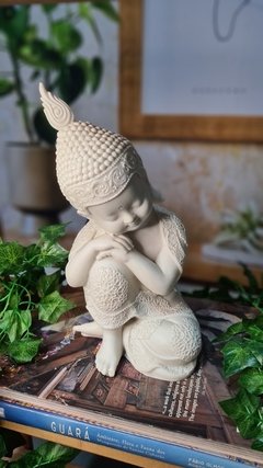 buda-marmorite-rezando-decoracao-budista-buda-decorativo-de-marmorite-alma-livre-store-decoracao-zen