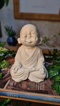 budas-buda-decoracao-com-budas-alma-livre-store-decoracao-de-interiores-ambiente-zen-misticismo-budismo-hinduismo-significado-de-buda-buda-de-marmorite-sidarta-gautama-monge-sorridente