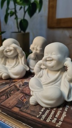 trio-de-budas-buda-decoracao-com-budas-alma-livre-store-decoracao-de-interiores-ambiente-zen-misticismo-budismo-hinduismo-significado-de-buda-budas-de-marmorite-sidarta-gautama-trio-da-sabedoria