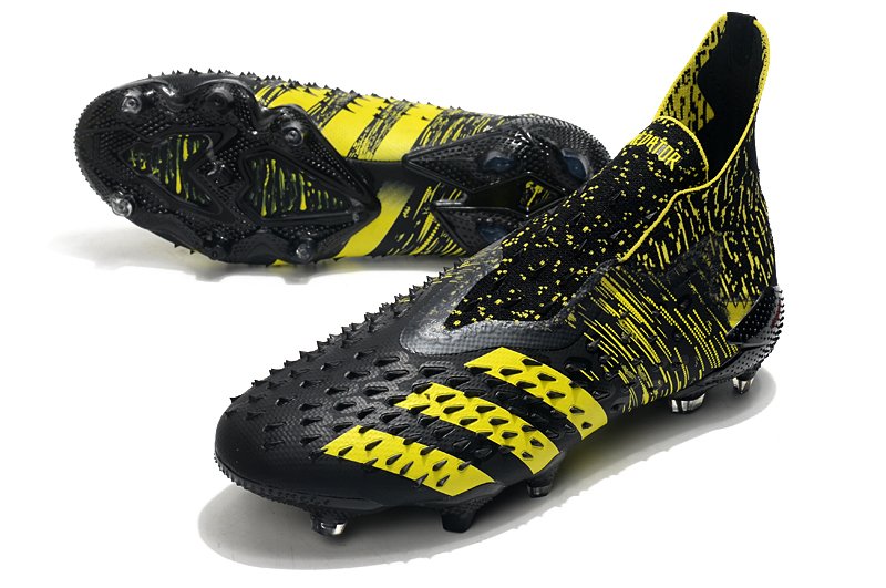 Chuteira Campo Adidas Predator Freak Preto e Amarelo
