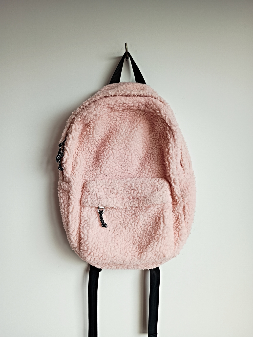 Mochila Bershka de corderito rosa
