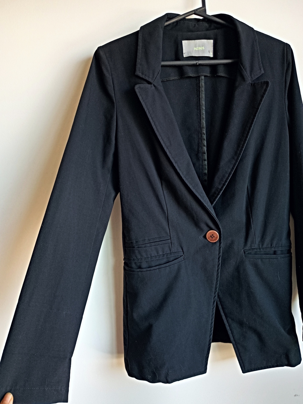 Blazer Koxis negro entallado talle S