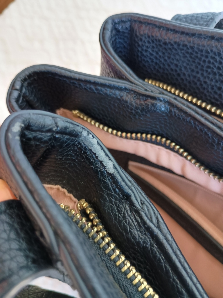 Cartera Isadora negra con dorado