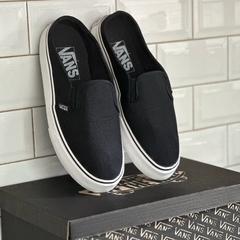 SLIP ON MULES NEGRAS