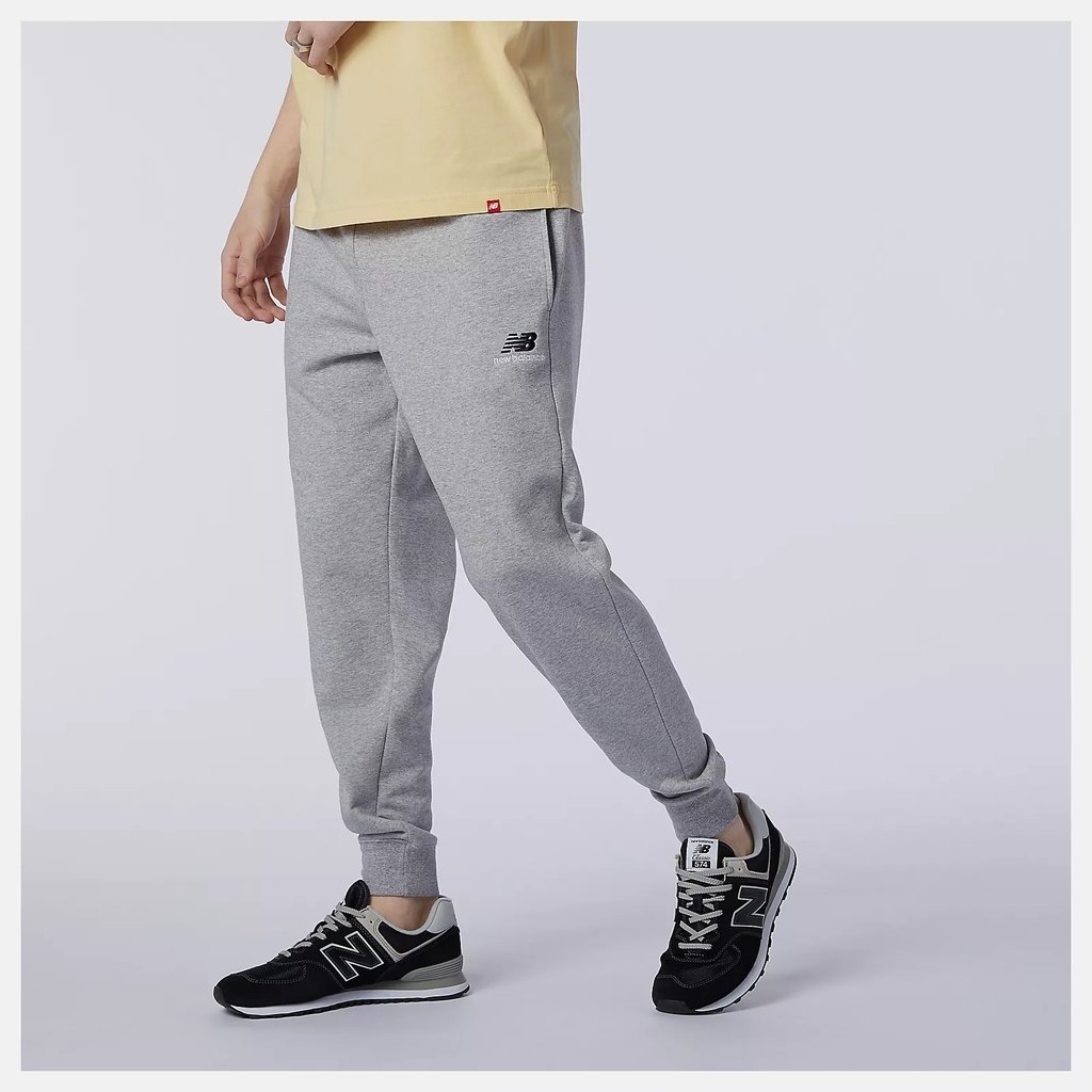 PANTALON NEW BALANCE ESSENTIALS GRAPHIC HOMBRE