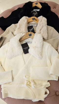 Sweater Miel cruzado importado cuello de piel - comprar online
