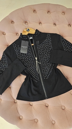 Campera Leli cierre strass y tachas importada elastizada - GARAGE 3117