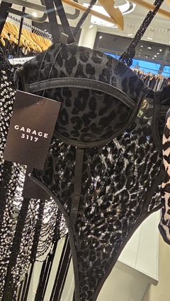 Imagen de Body Vivian Devoré animal print cavado terciopelo y tull