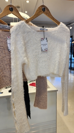 Imagen de Sweater Lichi pielcita calado en las mangas con botoncitos importado