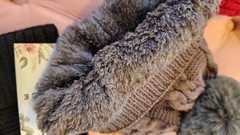Gorro de lana con piel interior y pompón en internet