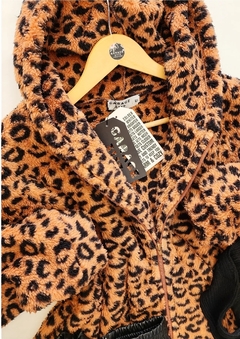 Campera bear peluche animal print con cierre - tienda online