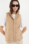 Chaleco puffer engomado beige