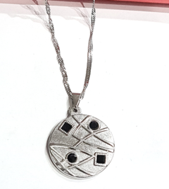Collar Medallon con Piedra en Acero Quirúrgico 316L largo 55cm - comprar online