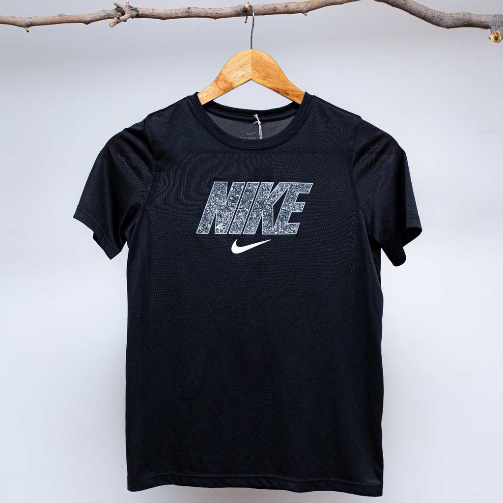 Remera negra nike sale