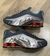 Nike Shox R4 - Chumbo/ Rose gold/ Vermelho na internet