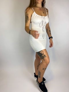 Vestido Canelado Branco na internet