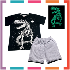 Pijama Verano DINOSAURIO TREX Remera + Short estampa GLOW que BRILLA en la oscuridad 100% algodón peinado premium - tienda online