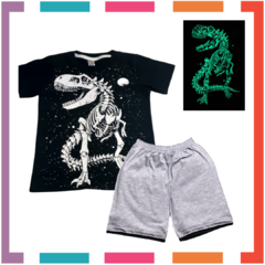 Pijama Verano DINOSAURIO TREX Remera + Short estampa GLOW que BRILLA en la oscuridad 100% algodón peinado premium - OSURRIN