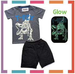 Pijama Verano DINOSAURIO TREX Remera + Short estampa GLOW que BRILLA en la oscuridad 100% algodón peinado premium