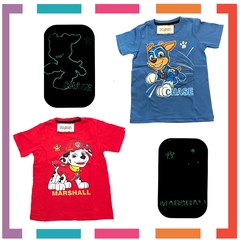 Remera M/C GLOW que BRILLA en la oscuridad 100% algodón peinado premium PATRULLA CANINA - PAW PATROL en internet