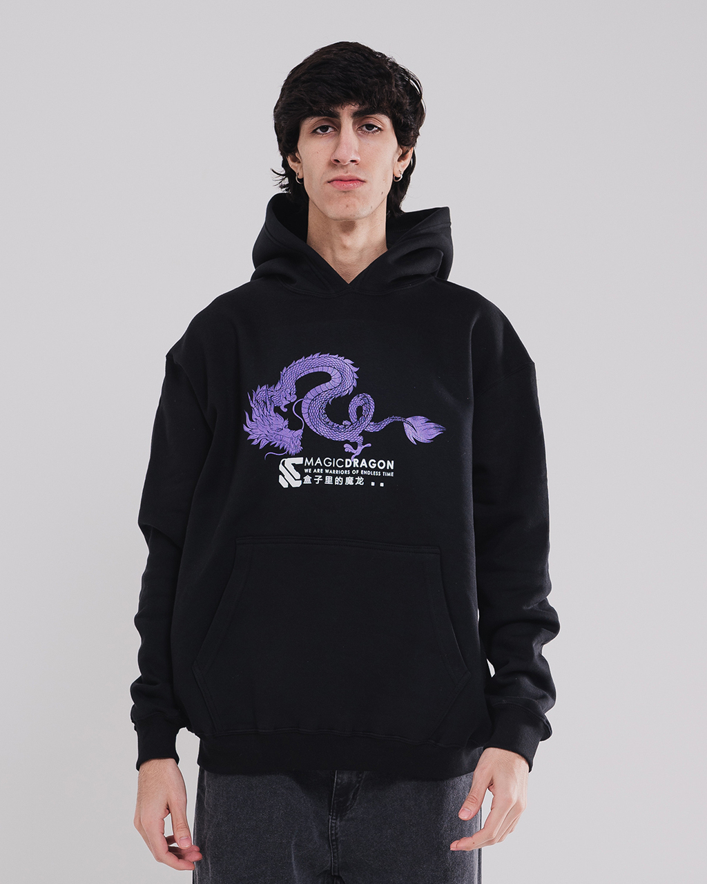 Hoodie con capucha forrada y estampa dragon