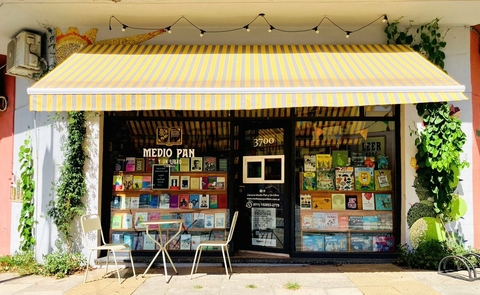 Imagen del carrusel Librería Medio Pan y un Libro