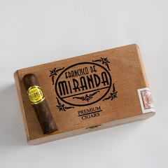 Francisco de Miranda - Amarillo Petit Robusto Gordo x 25 u. - Fortaleza Media - Cepo 60 - Tiempo de Fumada 40 min. - comprar online