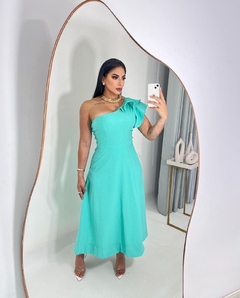 VESTIDO MIDI COM BABADO NO OMBRO ÁGATHA VERDE OLIVA na internet