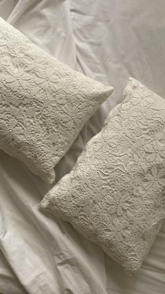 Almohadon guipure blanco tiza - comprar online