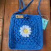 Bolsa Margarida Azul de Crochê