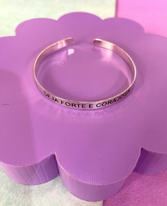 Bracelete Ajustável "Seja Forte e Corajosa" Banhado a Prata - comprar online