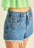 short-lanca-perfume-jeans-relaxed-comfort-high-com-bordado-nos-bolsos-frontais-501SH001939