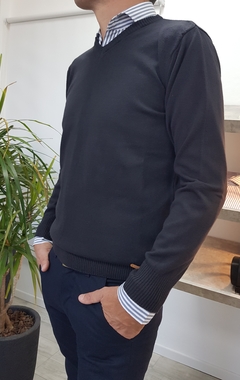 Sweater Jano escote V negro - comprar online