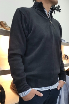Sweater Tarek 1/2 cierre negro - comprar online