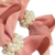Parzinho Bico de Pato Isis GR FT05 com Meio de Pérola Perolada Florzinha Organza Parzinho - Lacos diCecilia