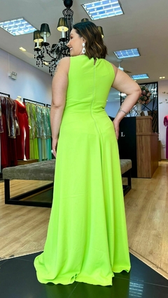 Vestido em Crepe Virginia Verde Lima Plus (Mangas Removíveis) - comprar online