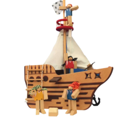 Navio pirata de madeira