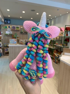 Unicórnio de amigurumi