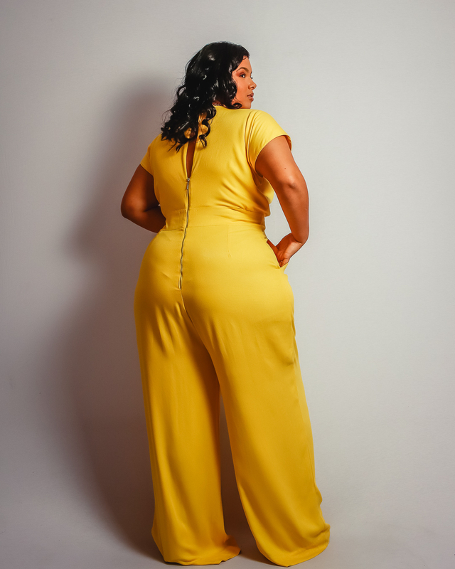 Macacao amarelo cheap plus size